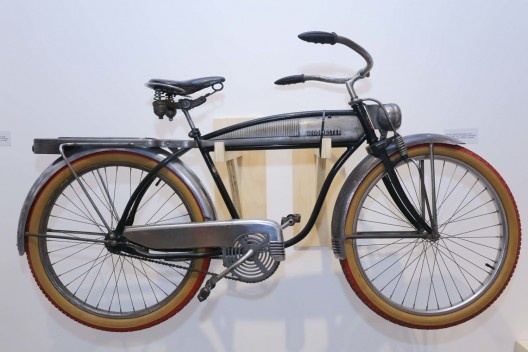 Museu da Casa Brasileira, exposição “Design aerodinâmico – Metáfora do futuro”. Curadoria Adélia Borges e Patrícia Fonseca. São Paulo, 21 de abril a 03 de junho de 2018