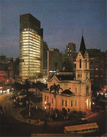 Triste cronologia de um (belo) edifício