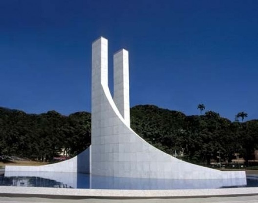 Memorial Getúlio Vargas. Vista diurna do monumento