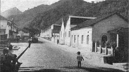 Fundos da fábrica, antiga construção em madeira, 1930