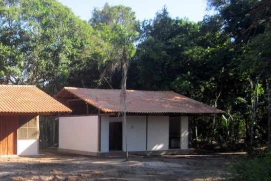 Centro Experimental Floresta Ativa - CEFA, banheiros dos dormitórios, RESEX Tapajó-Arapiuns PA. Arquiteta Cristina Xavier