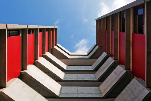 Edifício habitacional na Rua Simpatia. GrupoSP