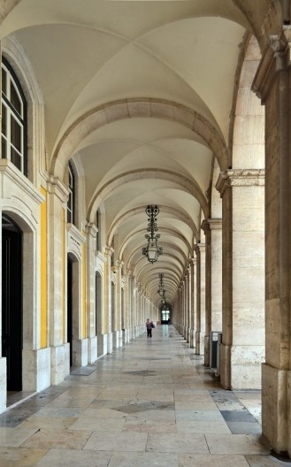 Arcada de um dos edifícios que circundam a Praça do Comércio, Lisboa