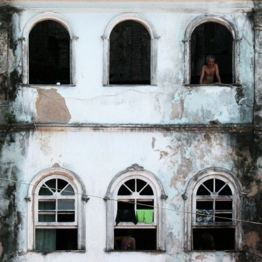 Casario antigo na cidade baixa, área central de Salvador