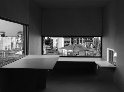 Escritório da casa Robalo Cordeiro, 2009, Coimbra. Projeto de João Mendes Ribeiro