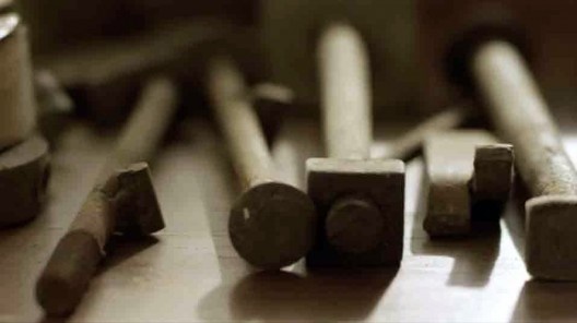 Fotograma do curta-metragem Moto-perpétuo, roteiro e direção de Caio Guerra. Com Antonio Aurrera e Gabriel Francomano Lima, 2013