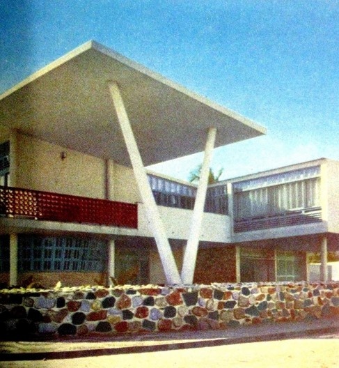 Residência Raul Faria, terreno atualmente ocupado pelo Barra Center, arquitetos Lev Smarcevski e Antônio Rebouças