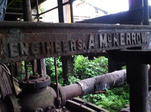 Situação de abandono em que se encontravam diversas instalações do segundo sistema funicular em 2007 e 2008