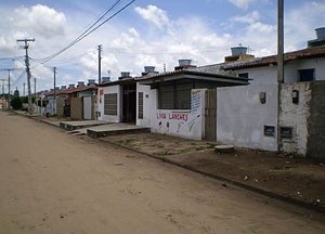 Fig.7: Comércios improvisados. Opção empírica pela falta de espaços comerciais no desenho urbano