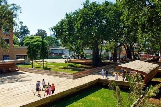 Praça Victor Civita - Museu Aberto da Sustentabilidade, vista interna da praça, São Paulo. Levisky Arquitetos Associados, 2008
