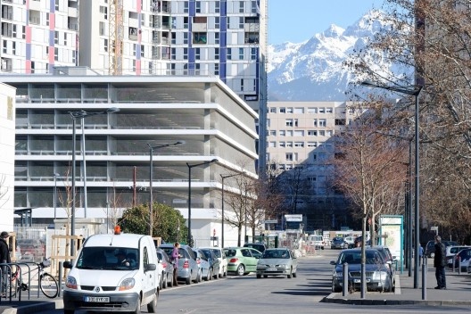 Edifício de Uso Misto, inserção no bairro da Villeneuve, Grenoble. Arquiteto Hugues Grudzinski / GaP Studio