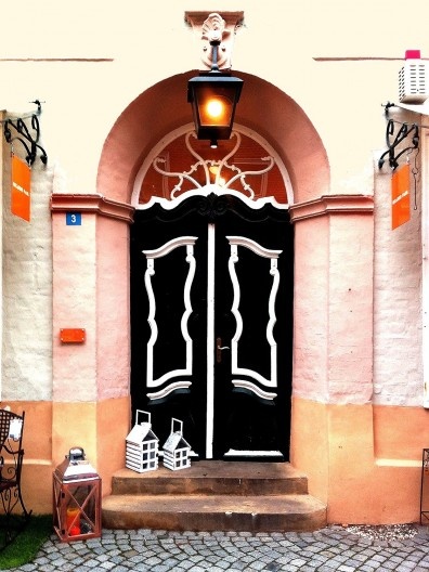Porta no centro histórico da cidade de Lüneburg, Alemanha
