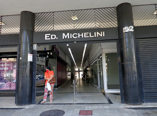 Edifício Michelini, galeria do para a praça Costa Pereira, Vitória ES
