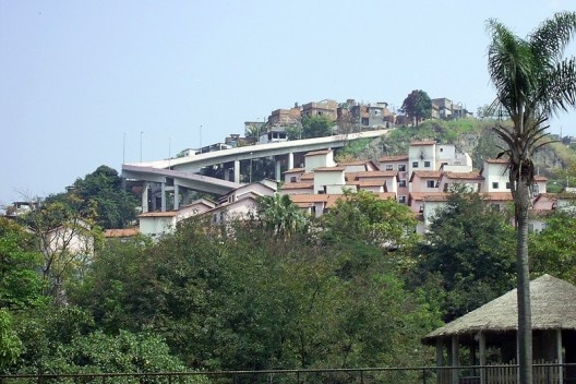 Favela-Bairro Mangueira, Rio de Janeiro. Arquiteto Paulo Casé, 1998