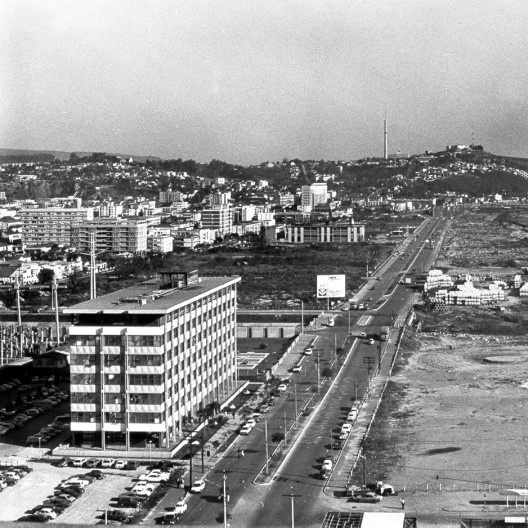 Edifício sede da Secretaria Municipal de Obras e Viação — Smov, aterro da Praia de Belas, década de 1970