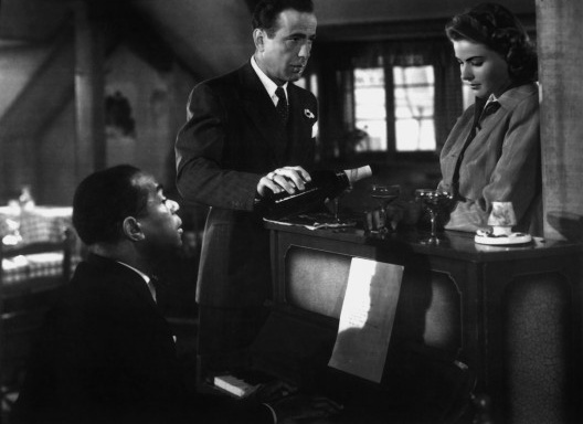 Fotograma do filme Casablanca, com Humphrey Bogart, Ingrid Bergman e Paul Henreid