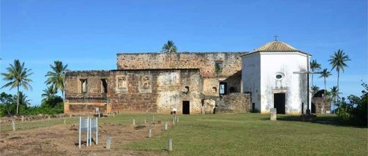 Casa da Torre de Garcia D’Ávila, o litoral norte da Bahia. Arquiteto Ubirajara Avelino de Mello