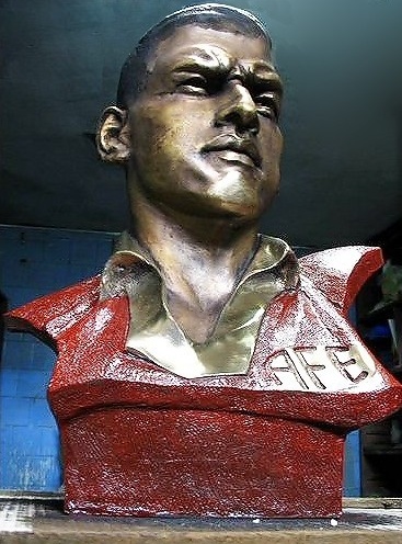 Estátua de Bazzani, maior jogador da história da Associação Ferroviária de Esportes