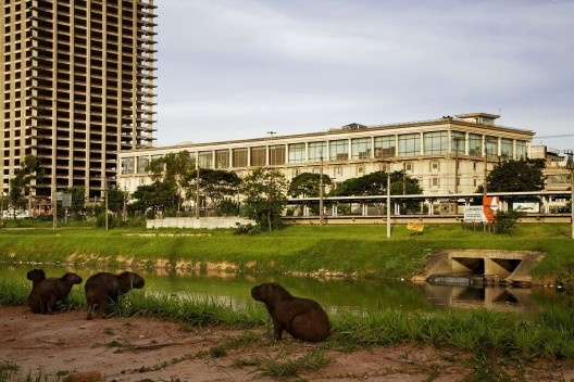 Shopping Daslu, Marginal do Rio Pinheiros, São Paulo
