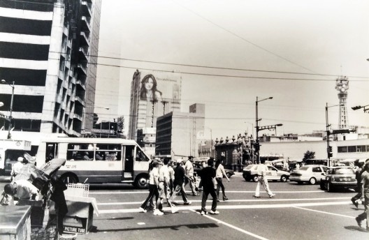 Cruzamento de avenidas na região central, Cidade do México, 2005