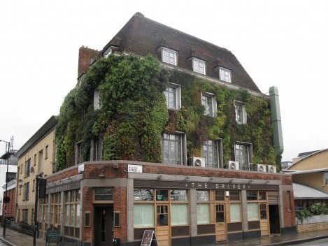Jardim vertical em Londres: fachadas de um tradicional Pub, projeto de Patrick Blanc de 2009