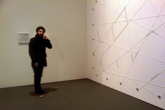 Nicolas Robbio na exposição Território de Contato, módulo 2