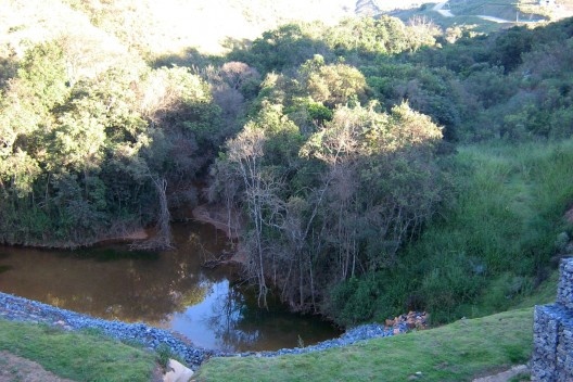 Dique retentor no Vale dos Cristais, Nova Lima, MG (9)