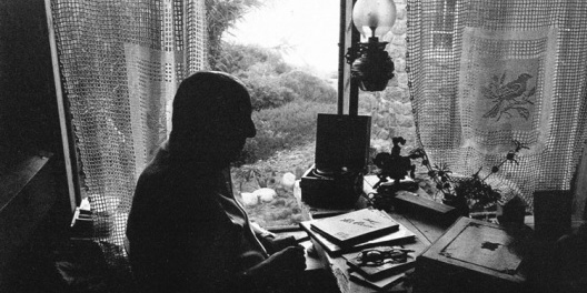 Neruda em seu escritório de Isla Negra