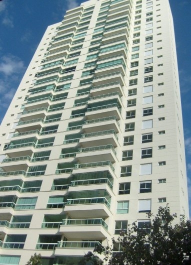 9. Em destaque a altura do Edifício Auguste Rodin, Gleba Palhano, Londrina (PR) Fonte: Andresa Lourenço da Silva, 2011