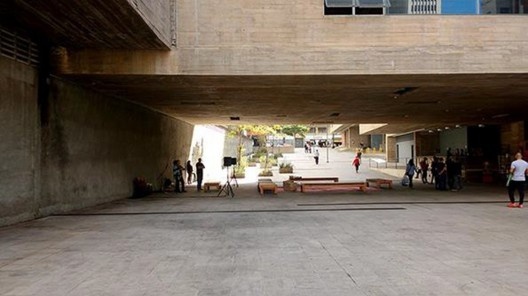 Praça das Artes, acesso pela rua Conselheiro Crispiniano, São Paulo. Arquiteto Marcos Hatum e Brasil Arquitetura