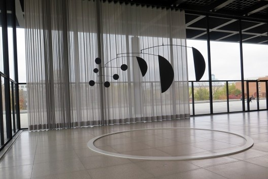 A Neue Nationalgalerie Berlin, última obra construída de Mies van der Rohe, reabre ao público com a exposição de Alexander Calder, Minimal / Maximal