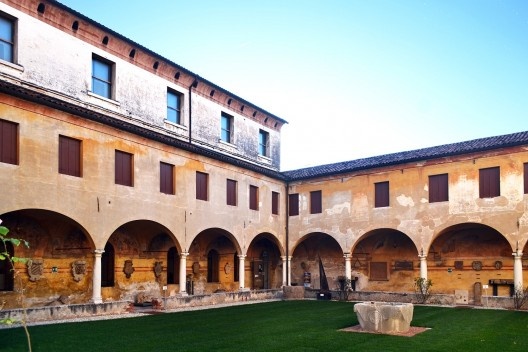 Chiesa di San Francesco, claustro, Bassano del Grappa, Itália