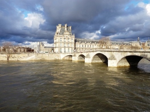 Ponte sobre o rio Sena