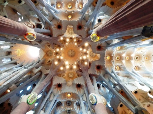 Sagrada Família: uma grande árvore. Arquiteto Antoni Gaudí