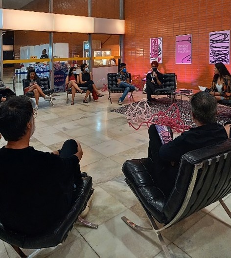Daniel Mangabeira e Henrique Coutinho em debate no festival Cinema Urbana, em Brasília, em agosto de 2022