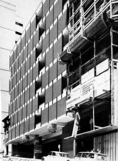 Garagem Moinhos de Vento, Porto Alegre RS, 1972. Arquiteto Emil Bered