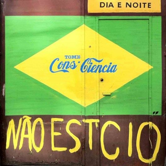 “Tome consciência, não estacione”, Rua 13 de Maio, São Paulo