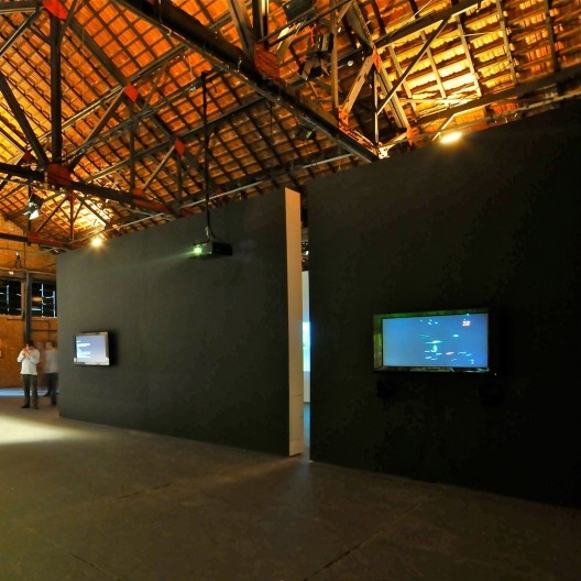 MMBB Arquitetos. Outrem, 2001. Exposição Território de Contato, Sesc Pompeia, 2012