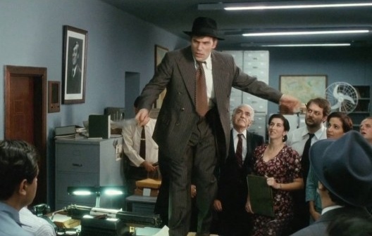 Cena do filme Chatô, o Rei do Brasil, direção de Guilherme Fontes