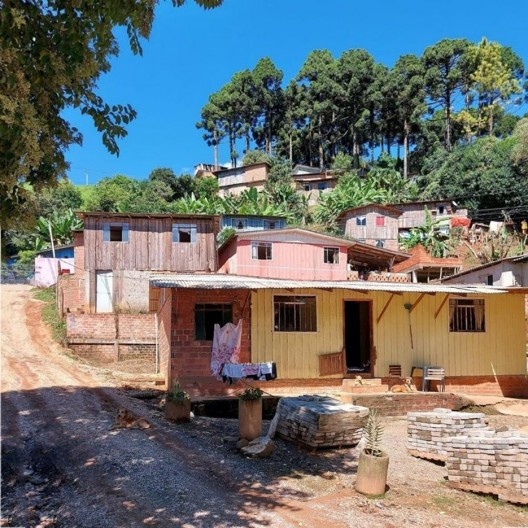Comunidade da Madre, habitações precárias, Rio Branco do Sul PR