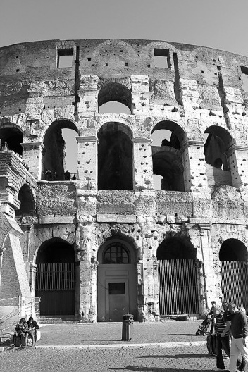 O que o Itaquerão romano já sofreu é indescritível, mas continua lá. Homenagem aos arquitetos, construtores e milhares que o ergueram em condições a nós modernos inimagináveis