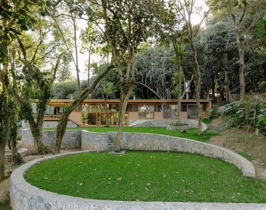 Casa dos Terraços Circulares, Cotia SP, 2020. Arquiteto Denis Joelsons
