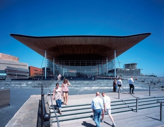 Assembleia Nacional, Cardiff, País de Gales. Arquiteto Richard Rogers