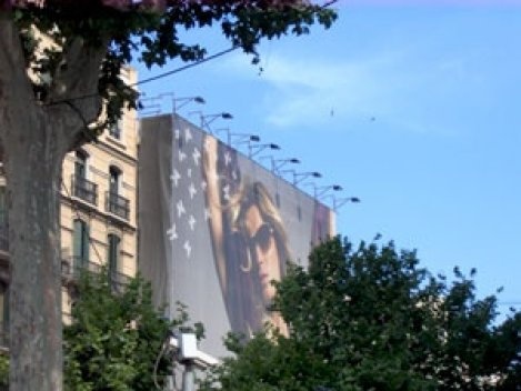 Cidade, souvenires e Gisele Bündchen