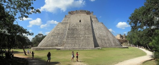 Uxmal, Pirâmide do Mágico, México