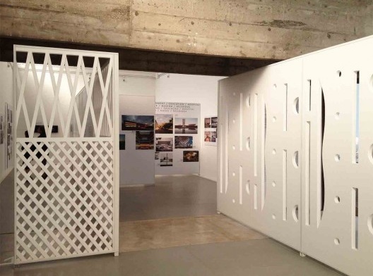 Exposição nacional no Pavilhão do Brasil na Bienal de Arquitetura de Veneza 2014, curadoria de André Correa do Lago