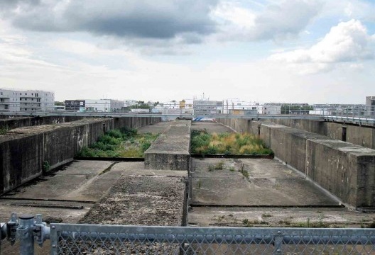 As vigas, pela sua massividade, dividem a área em diversos compartimentos. Realidade usada para a divisão do Jardim dos Sedum em vários segmentos