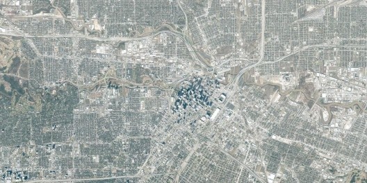 Aerofotogrametria com alastramento disperso dos limites periurbanos e pequena concentração vertical da dowtown