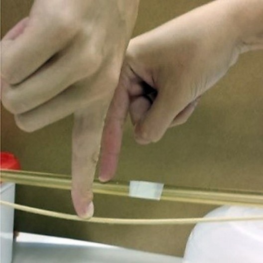 Análise projetual, modelos comparativos executados para verificação da capacidade resistente à deformação de uma viga com 1 elemento e outra com 4 elementos, Handmade School, A. Heringer, India, 2007. Alunos C. Rocha e grupo, primeiro semestre de 2016