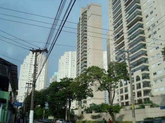 A paisagem vertical iniciada com o boom imobiliário de 2007. Foto de fev. 2011